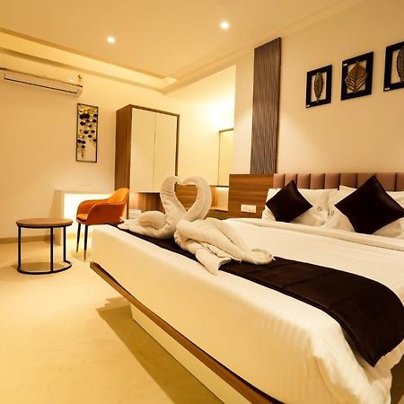 Hotel Veesons Executive Solapur Eksteriør billede
