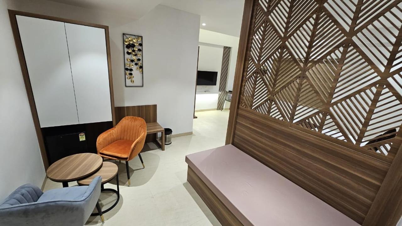 Hotel Veesons Executive Solapur Eksteriør billede